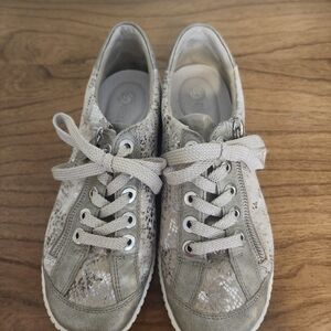 Remonte Women's Sneakers in Silver and Cream